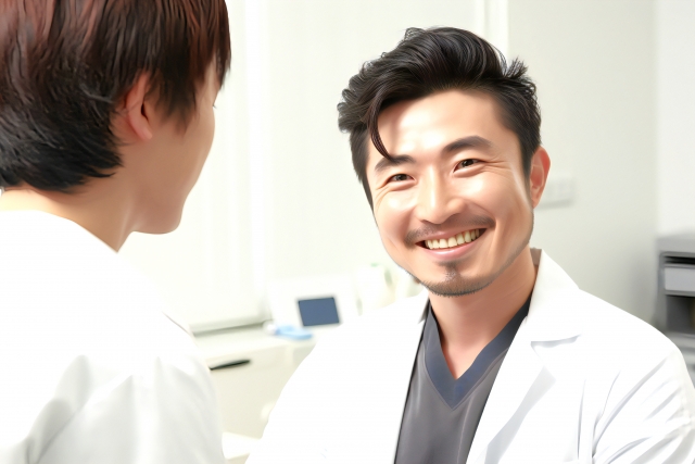 尼崎市にある医療施設で診断している医者の画像